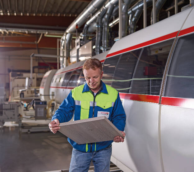 Mitarbeiter in Produktionsanlage in Deutschland, Industriefotografie Christian Vorhofer