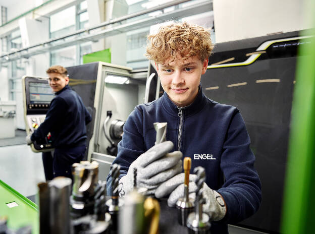 Engel-Austria, Lehrlingswerkstatt, CNC-Maschine, Werkzeuge, Industriefotografie-Christian Vorhofer